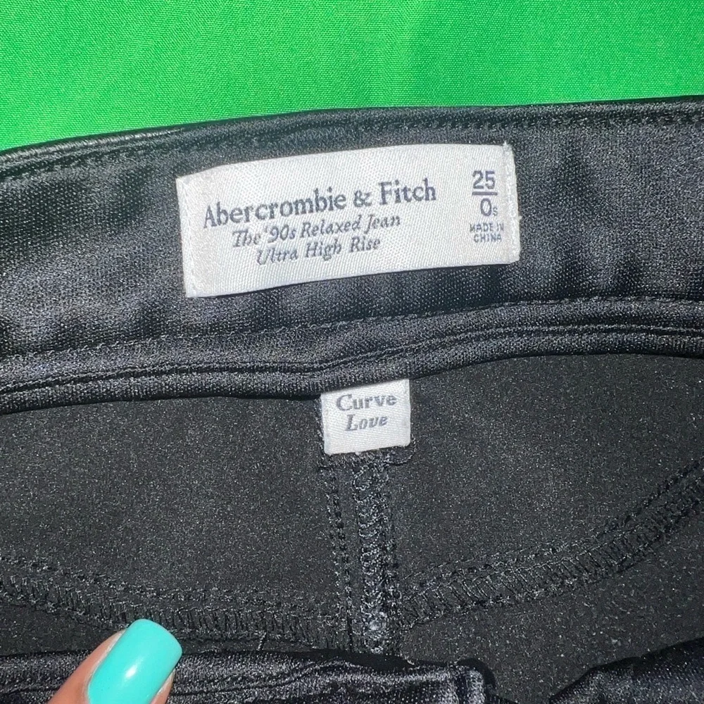 Abercrombie&Fitch Faux Leather 90s Relaxed Jean Ultra High Rise Pants size 25/0S - Picture 8 of 9